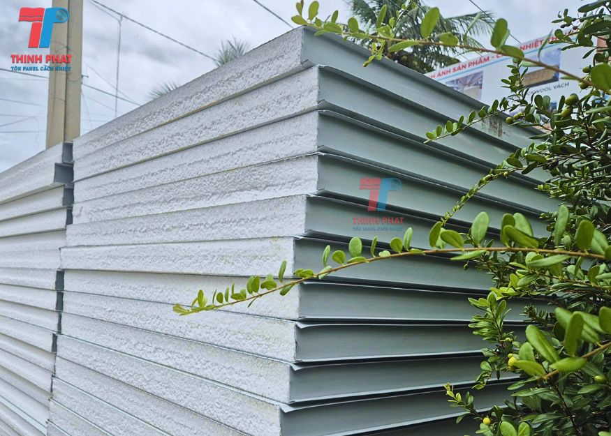 vách tôn xốp 2 mặt 9