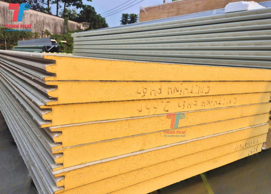 vách tôn xốp 2 mặt 10