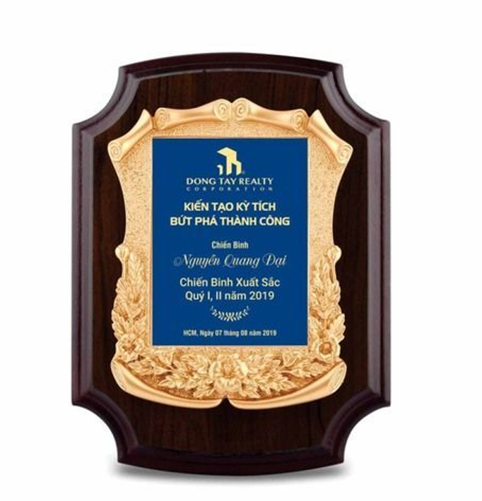 Bảng vinh danh gỗ đồng TPHCM 2