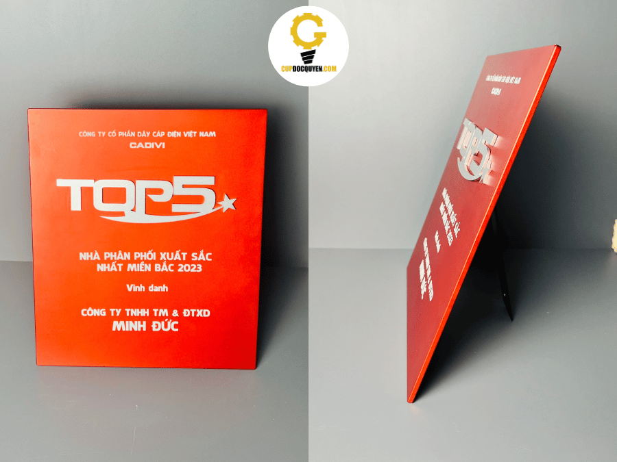 Bảng vinh danh Hà Nội 2