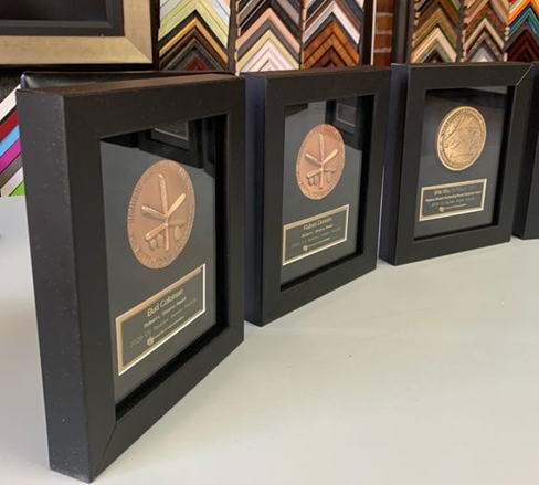 Bảng vinh danh kỷ niệm chương 1