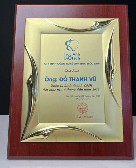 bảng vinh danh mạ vàng 8