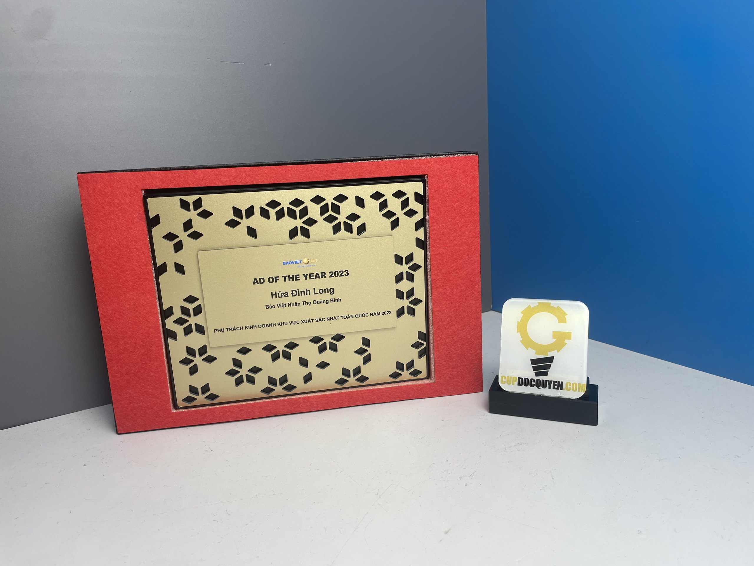 bang-vinh-danh-nhan-su-cuoi-nam