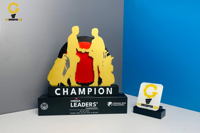 Các mẫu cúp golf đẹp 4