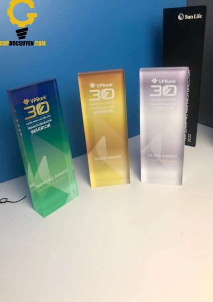 mẫu cúp lưu niệm đẹp 1