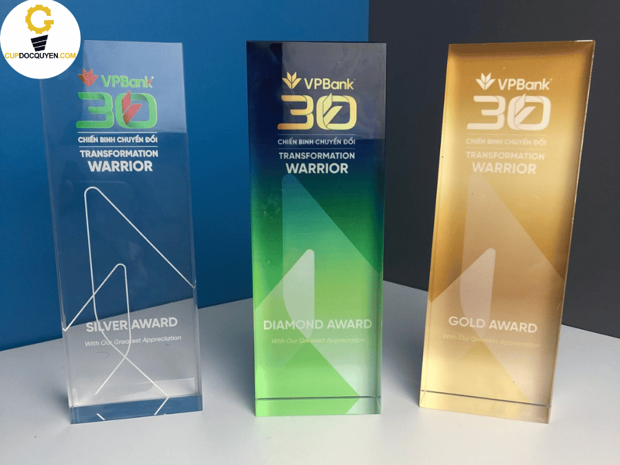 Cúp lưu niệm ngân hàng vpbank