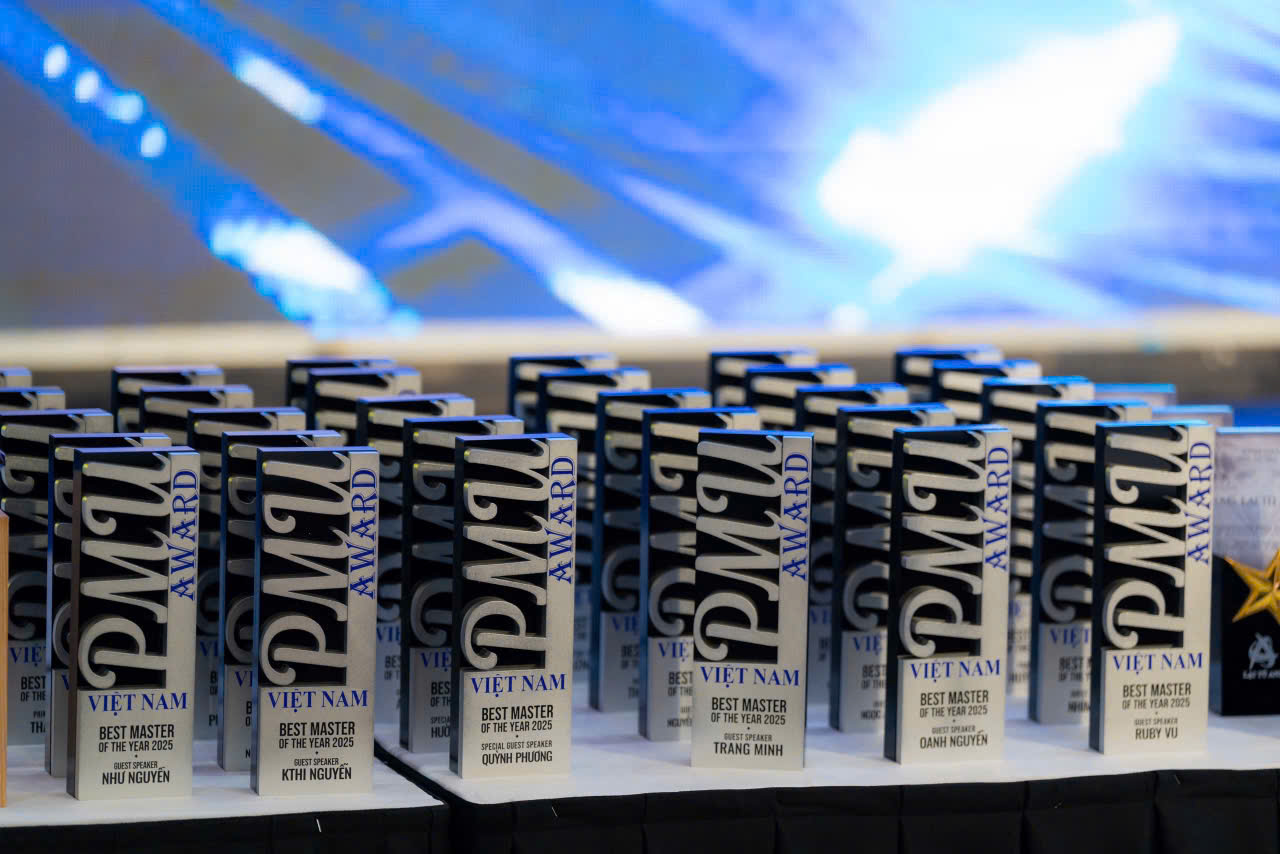 cup-vinh-danh-chuyen-gia-tham-my