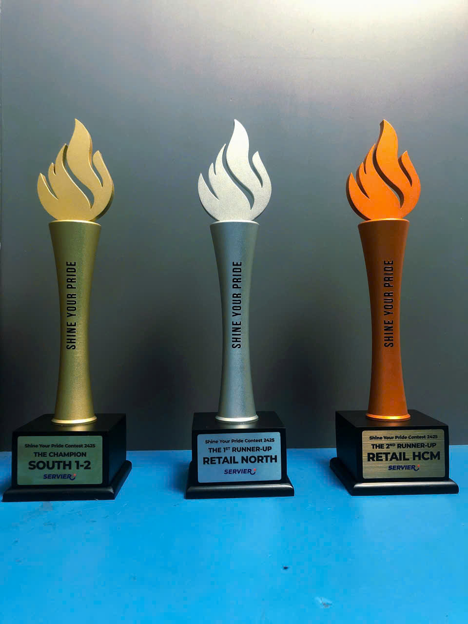 Cup-vinh-danh-cuoc-thi