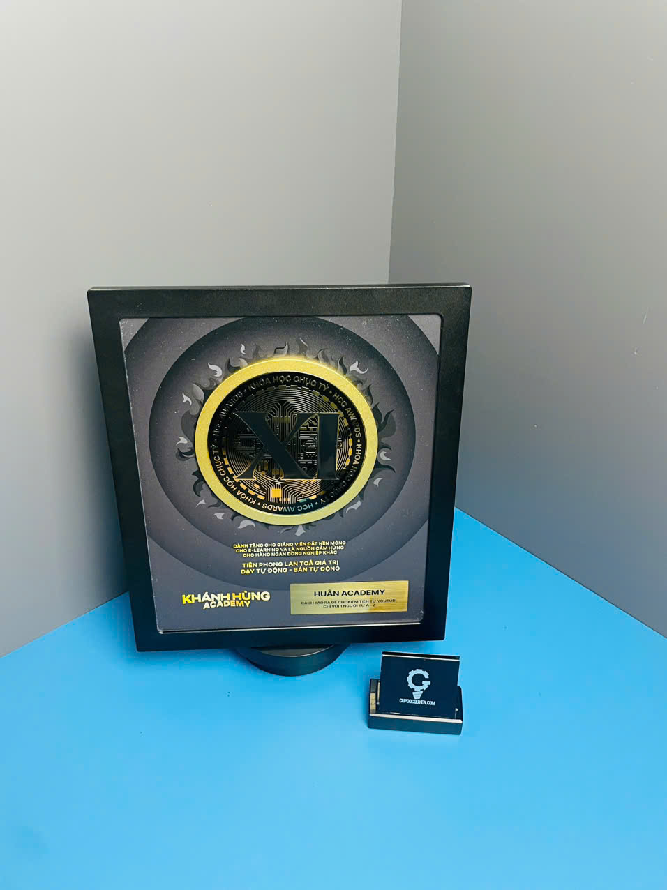 cup-vinh-danh-doanh-nghiep