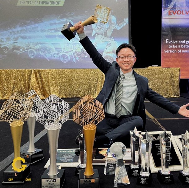 Cúp vinh danh đơn vị bất động sản uy tín 2