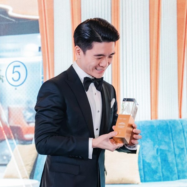 Cúp vinh danh đơn vị bất động sản uy tín 3