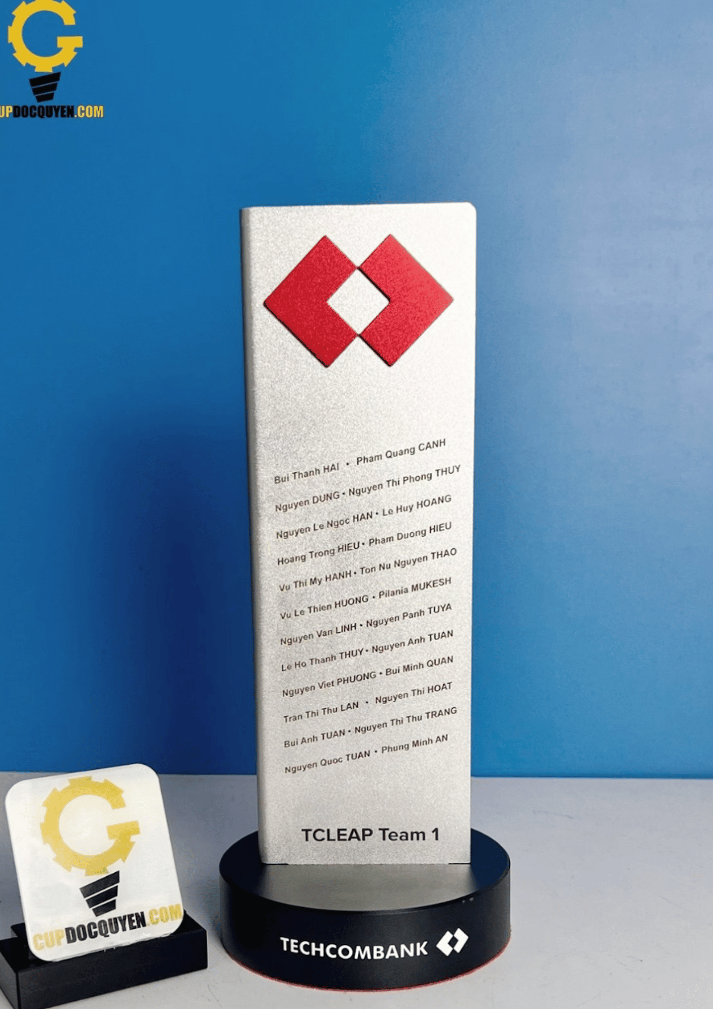 Cúp vinh danh - kỷ niệm chương ngân hàng Techcombank 1