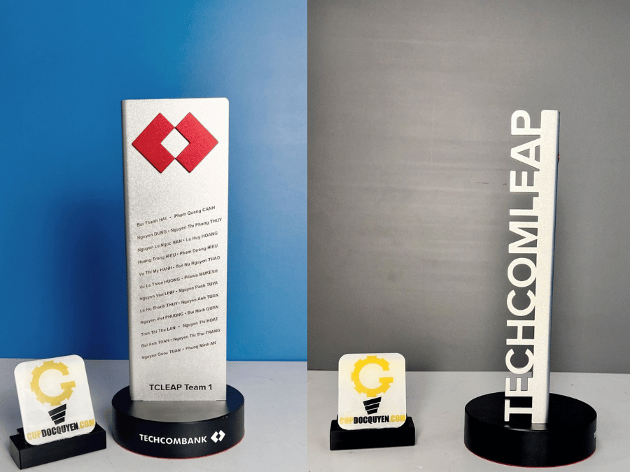 Cúp vinh danh dành cho đội ngũ của ngân hàng Techcombank