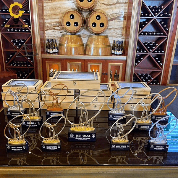 cúp vinh danh pha lê giải thưởng quý