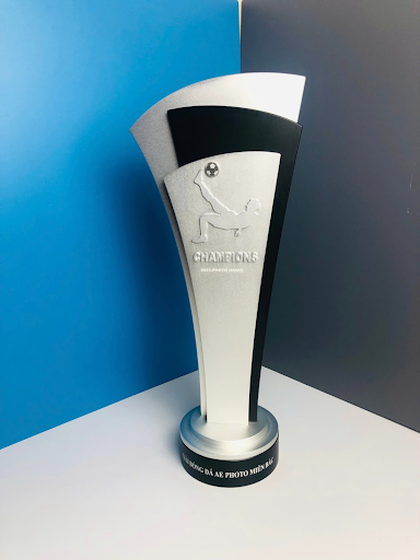 dat-lam-cup-the-thao-cho-giai-dau