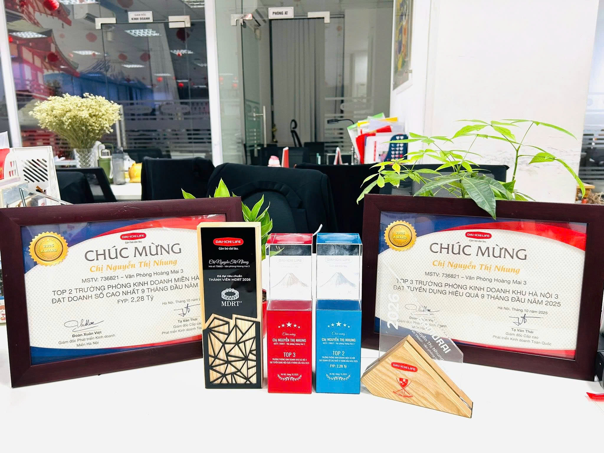 giai-nhan-vien-xuat-sac-cuoi-nam