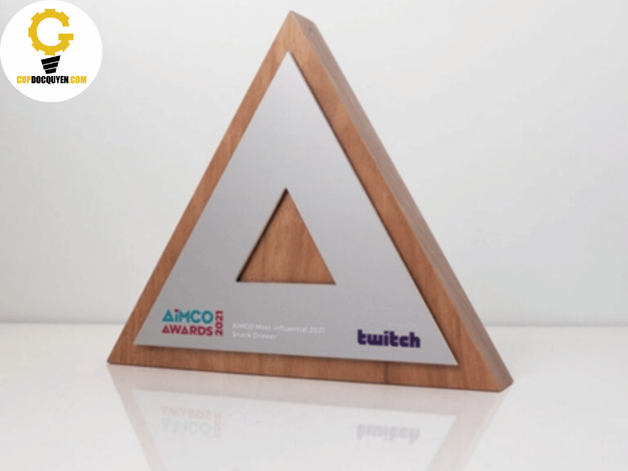 Mẫu kỷ niệm chương gỗ đẹp 3