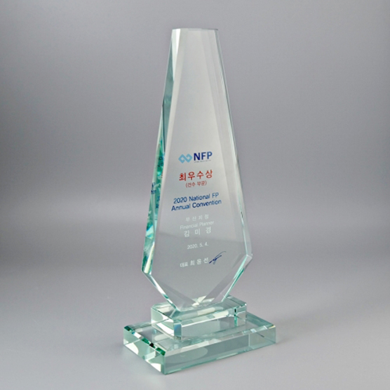 làm cúp lưu niệm giá rẻ 3