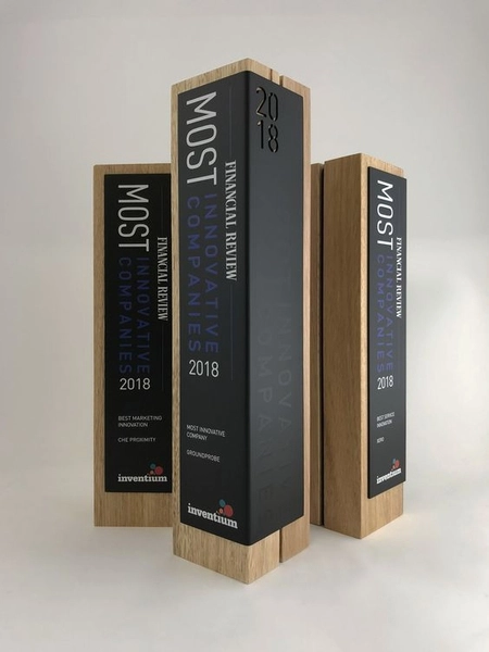 làm cúp lưu niệm giá rẻ hình trụ