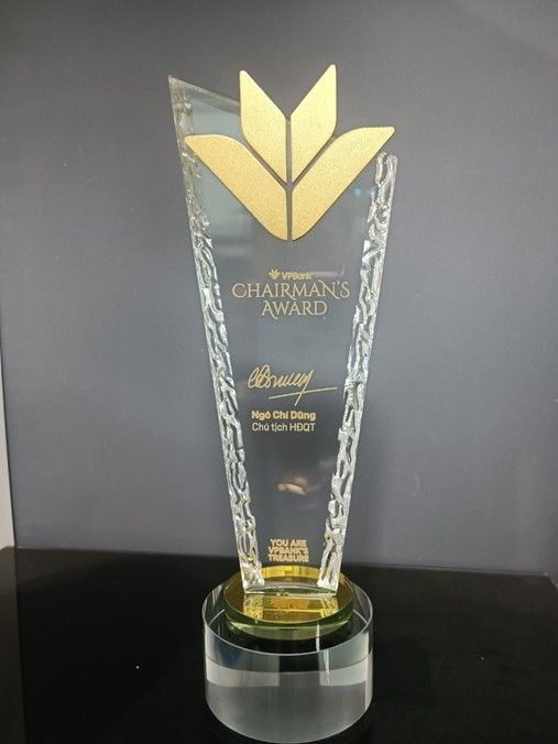 Chất liệu làm cúp lưu niệm tại Hà Nội 3