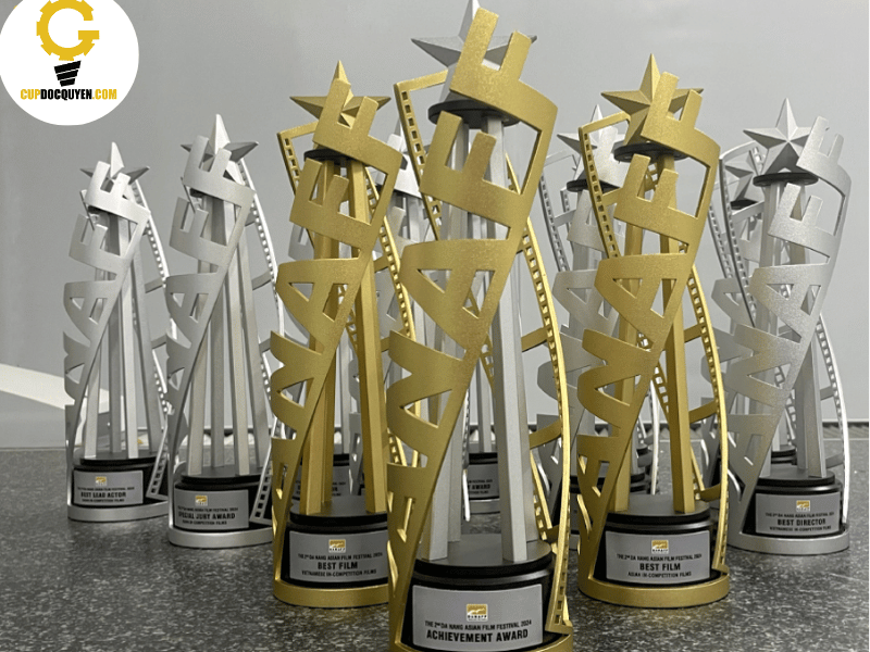 Cúp vinh danh kim loại cho Danaff