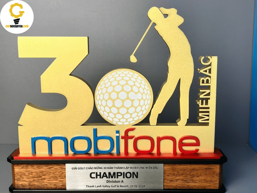 Các mẫu cúp golf đẹp 1