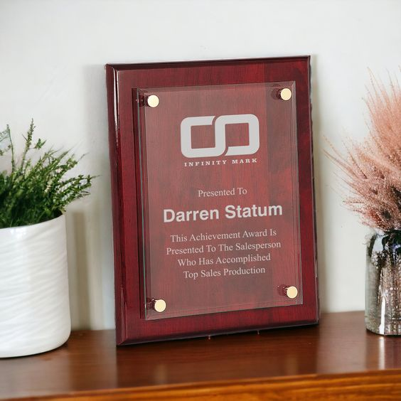 mua bảng vinh danh ở công ty đẹp