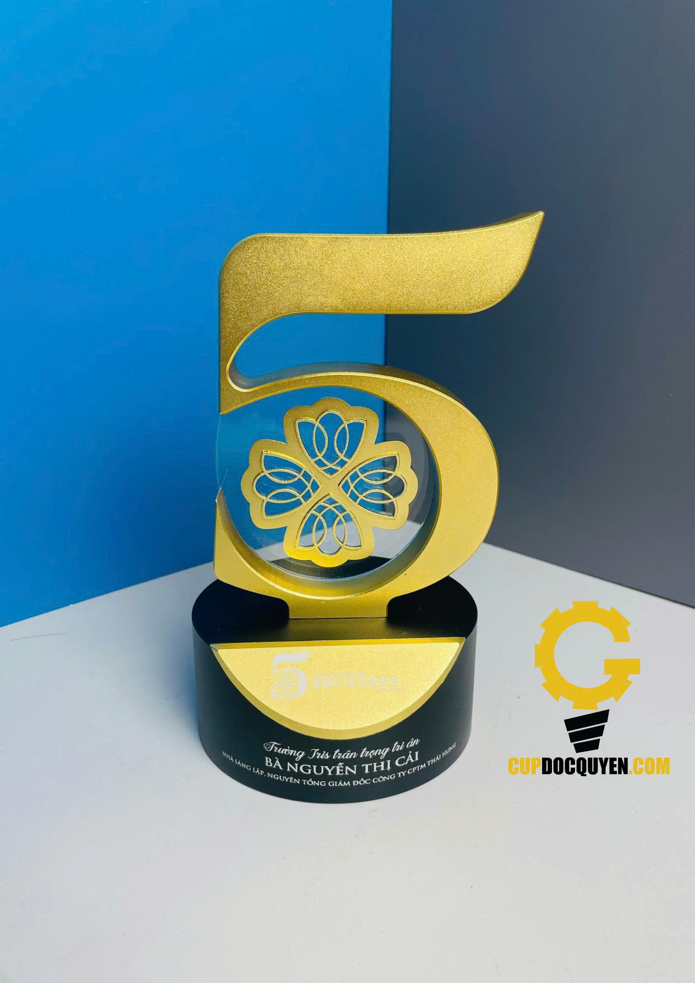 trophy-su-kien-doanh-nghiep-cuoi-nam