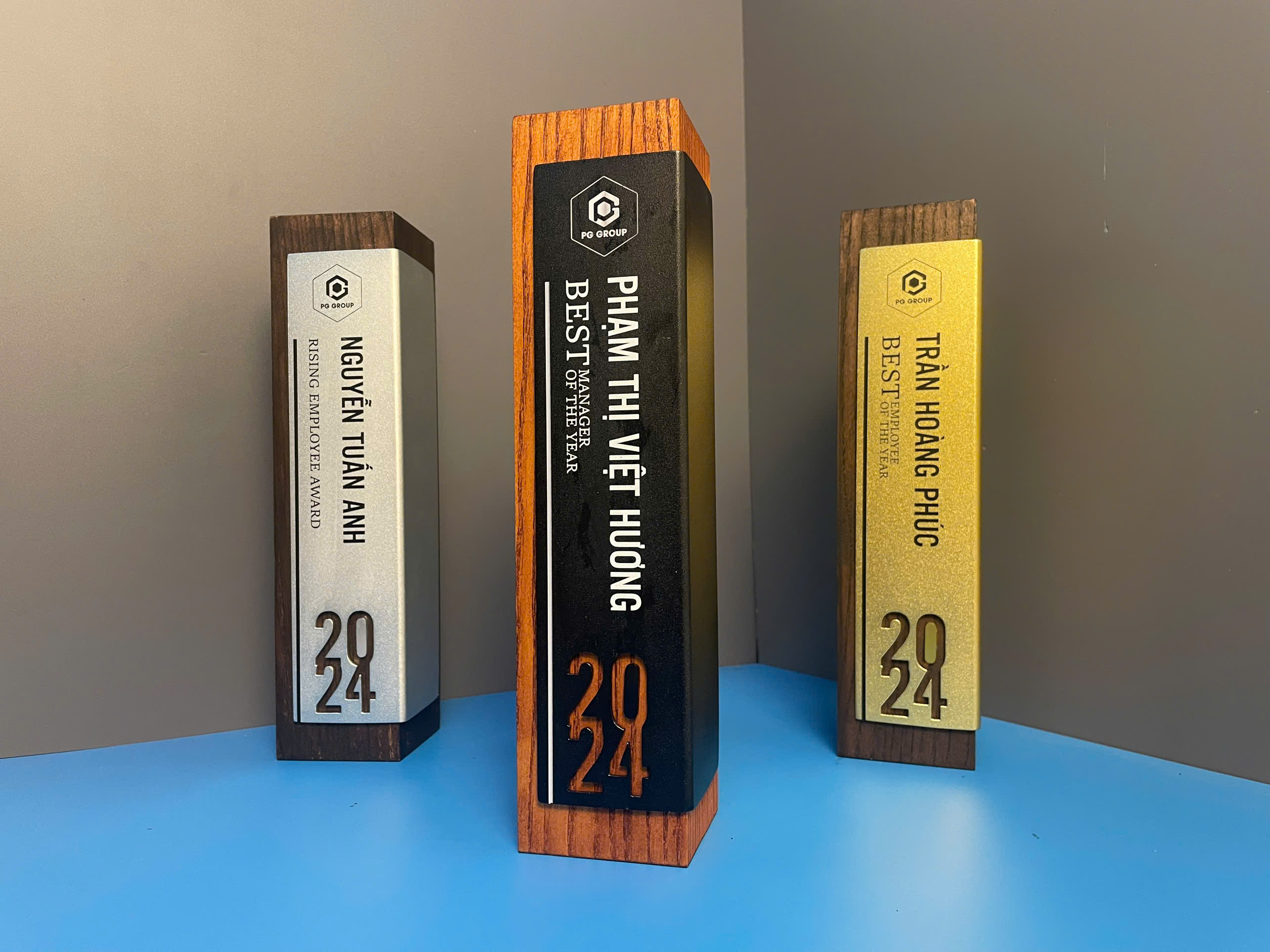 Cup-kim-loai-ket-hop-voi-go