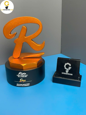 cúp vinh danh hình chữ cái R