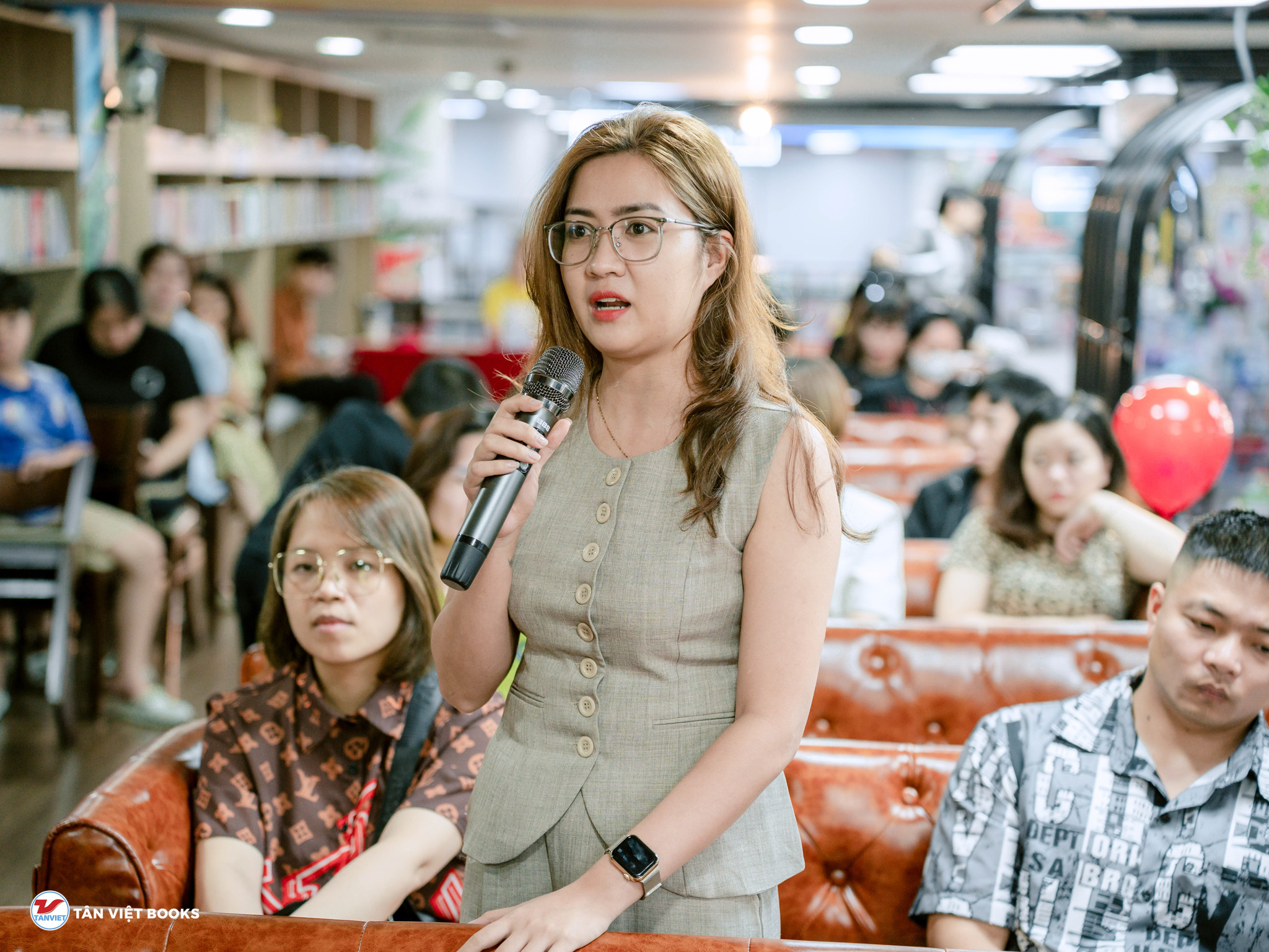 Phụ huynh đặt câu hỏi cho diễn giả CEO Kim Thoa
