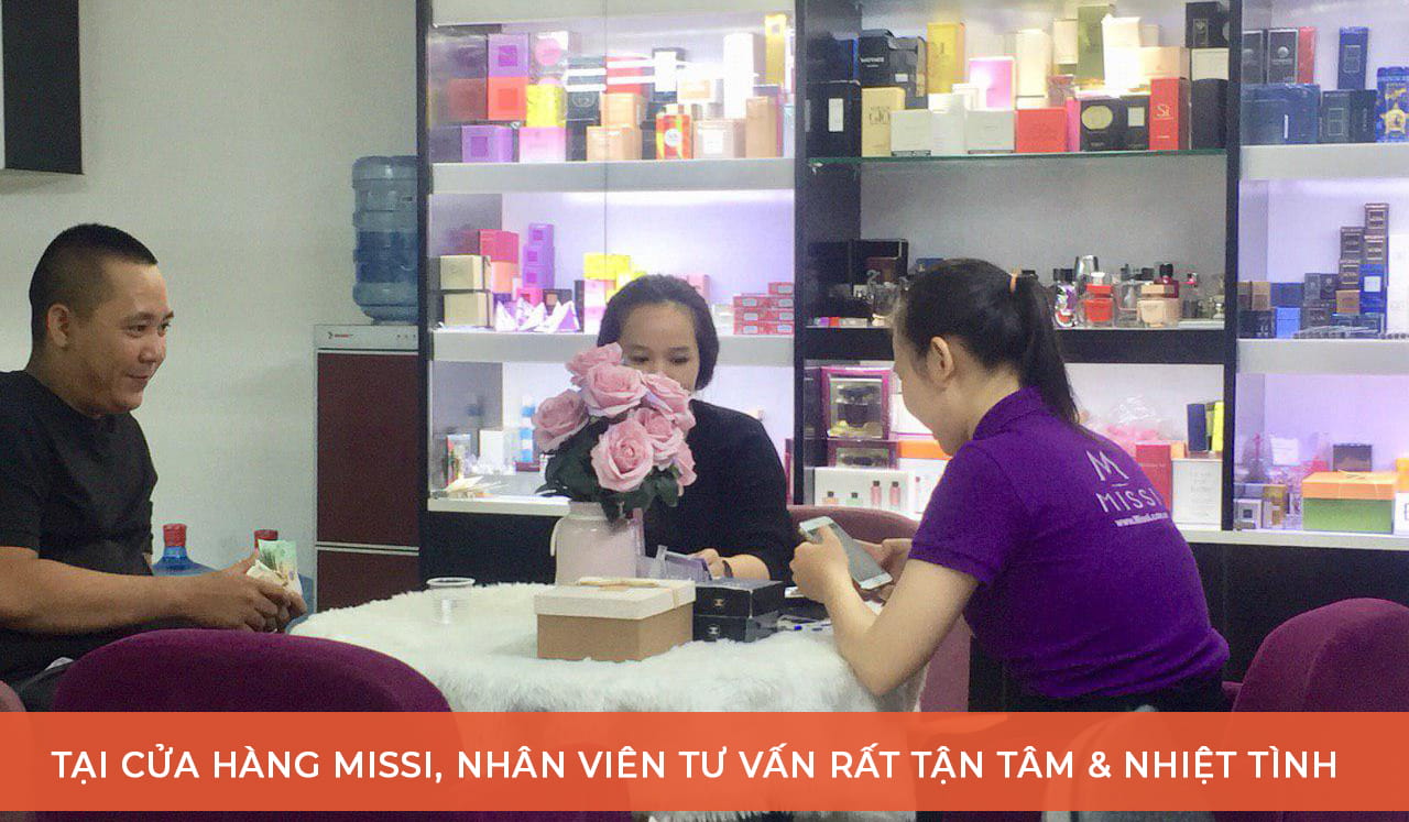 nhân viên tư vấn tại cửa hàng nước hoa missi rất nhiệt tình