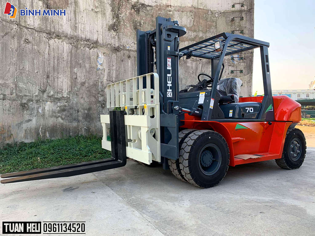 xe-nâng-heli-7-tấn-gật-gù