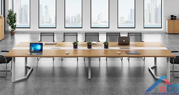 Bàn họp chân sắt là lựa chọn hoàn hảo cho văn phòng hiện đại