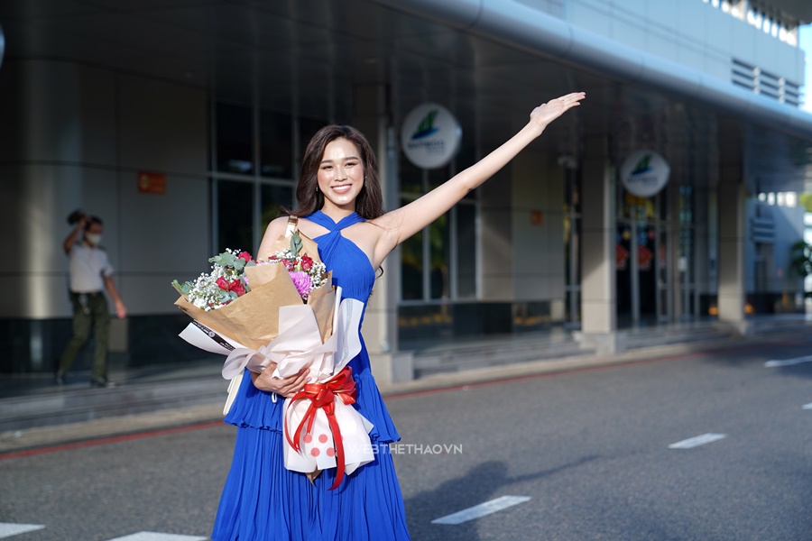 Lần đầu tiên đến với hòn đảo xinh đẹp này, Đỗ Thị Hà tỏ ra rất phấn khích để khám phá mọi thứ tại đây.