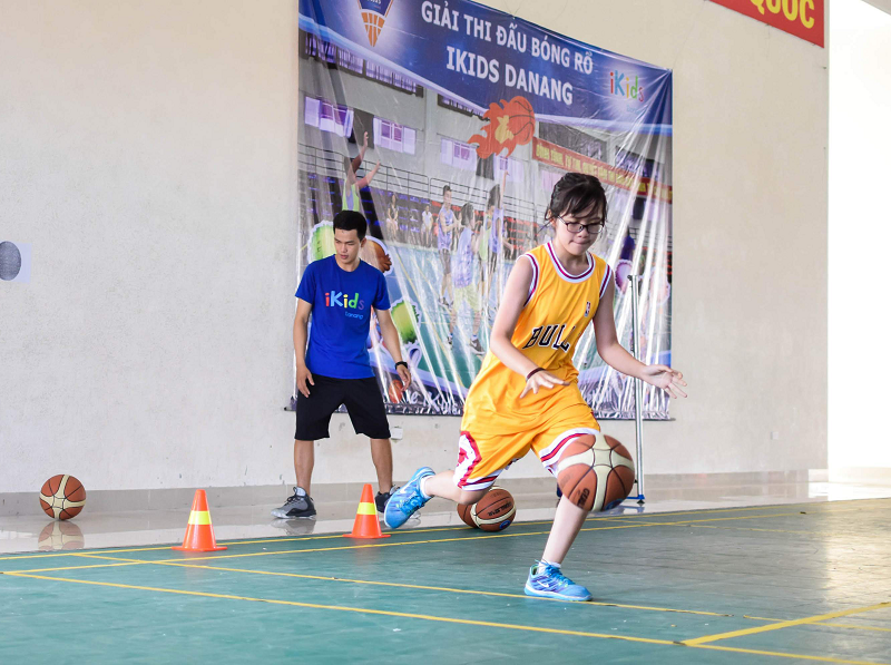 Tập luyện xử lý bóng rổ