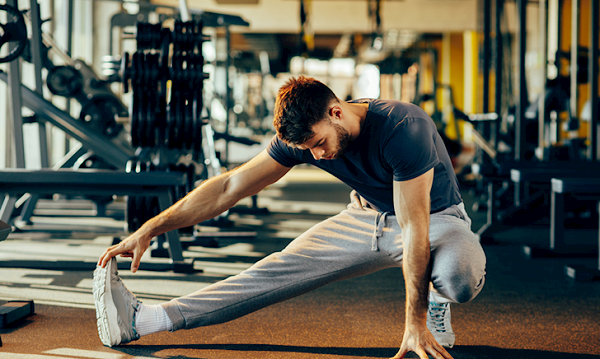 Khởi động thật kỹ trước khi tập tạ tay