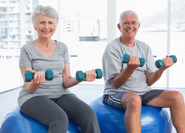 Bị loãng xương có nên tập tạ hay không