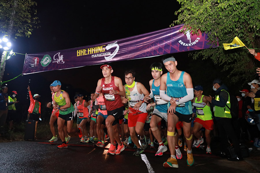 Dân chạy phong trào đua tranh phá giới hạn marathon dưới 3 giờ