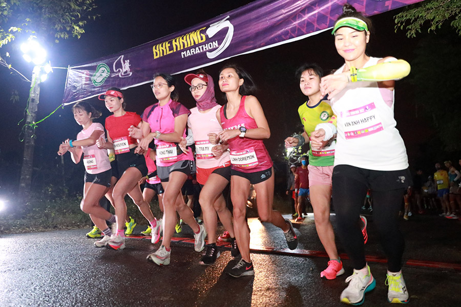 Dân chạy phong trào đua tranh phá giới hạn marathon dưới 3 giờ