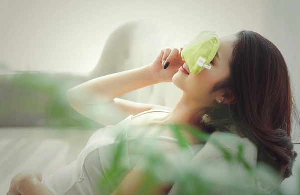 Mẹo chữa đau mắt hàn với túi nước đá