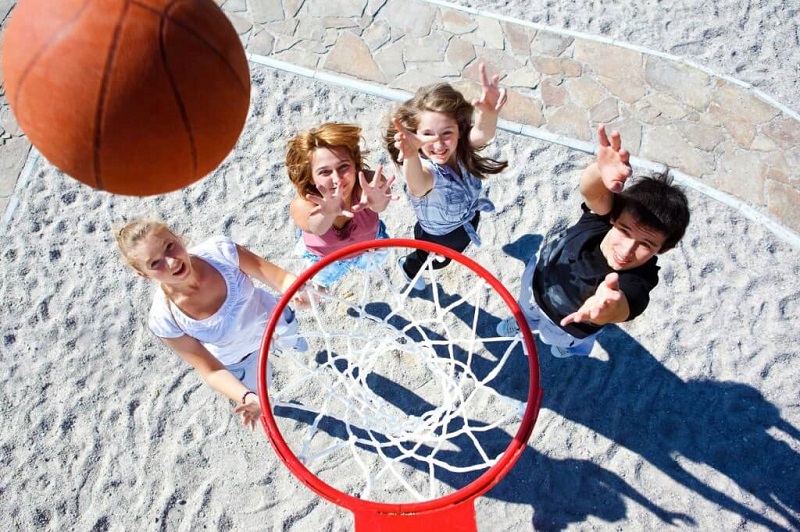 Chơi bóng rổ luôn giúp trẻ có được tư duy tốt hơn cả