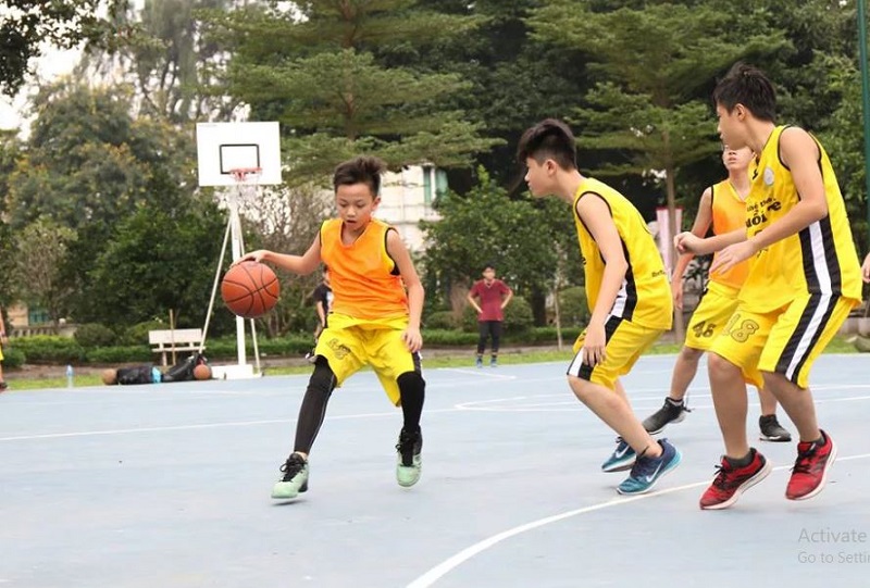 Bóng rổ giúp kéo giãn xương khớp