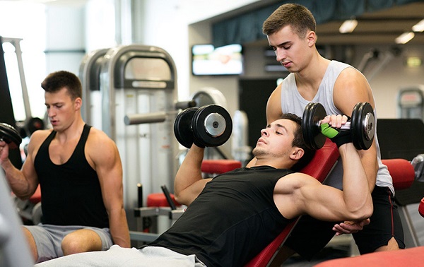 Có nên tập gym khi đang bị thoái hóa cột sống lưng hay không