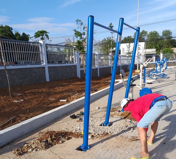 Hình ảnh thi công thang vận động ngoài trời