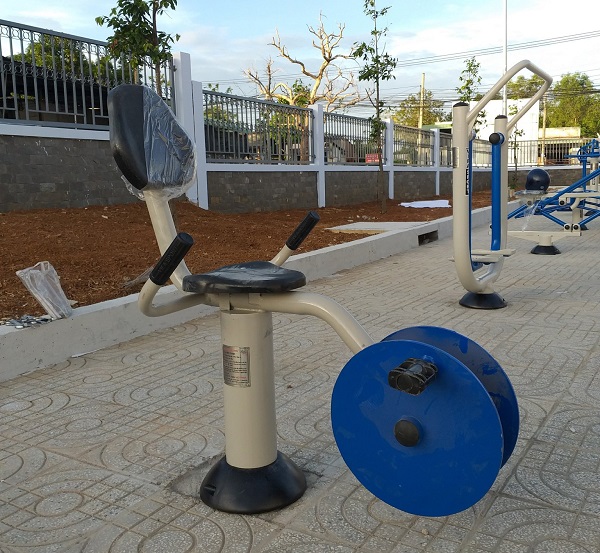 Thi công và lắp đặt xe đạp tựa lưng ngoài trởi của ZOKO SPORT