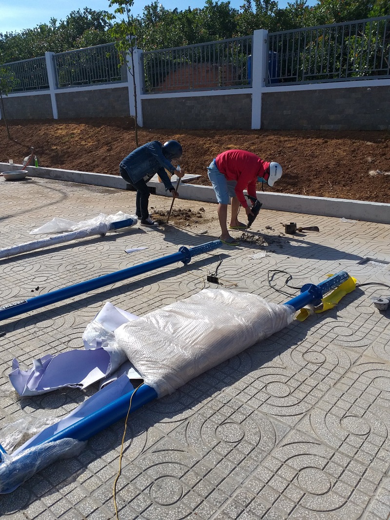 Hình ảnh thợ lắp đặt thiết bị ngoài trời tỉnh Bình Dương của Zoko Sport