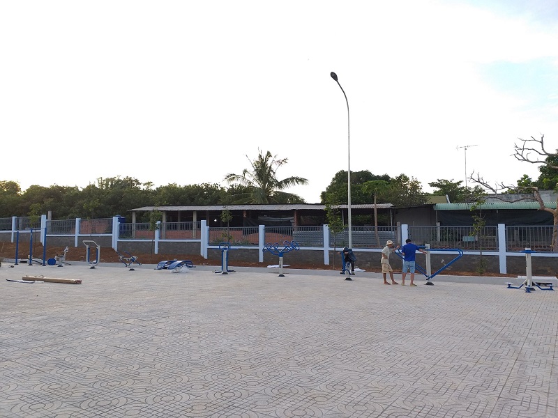 Hình ảnh lắp đặt thiết bị ngoài trời hiện đại