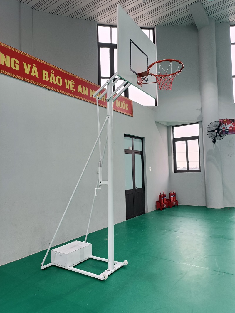 Hình ảnh thi công hoàn thiện xong trụ bóng rổ cho trường học THCS Trần Phú