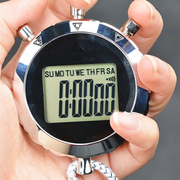 Giá đồng hồ bấm giây thể thao trên thị trường